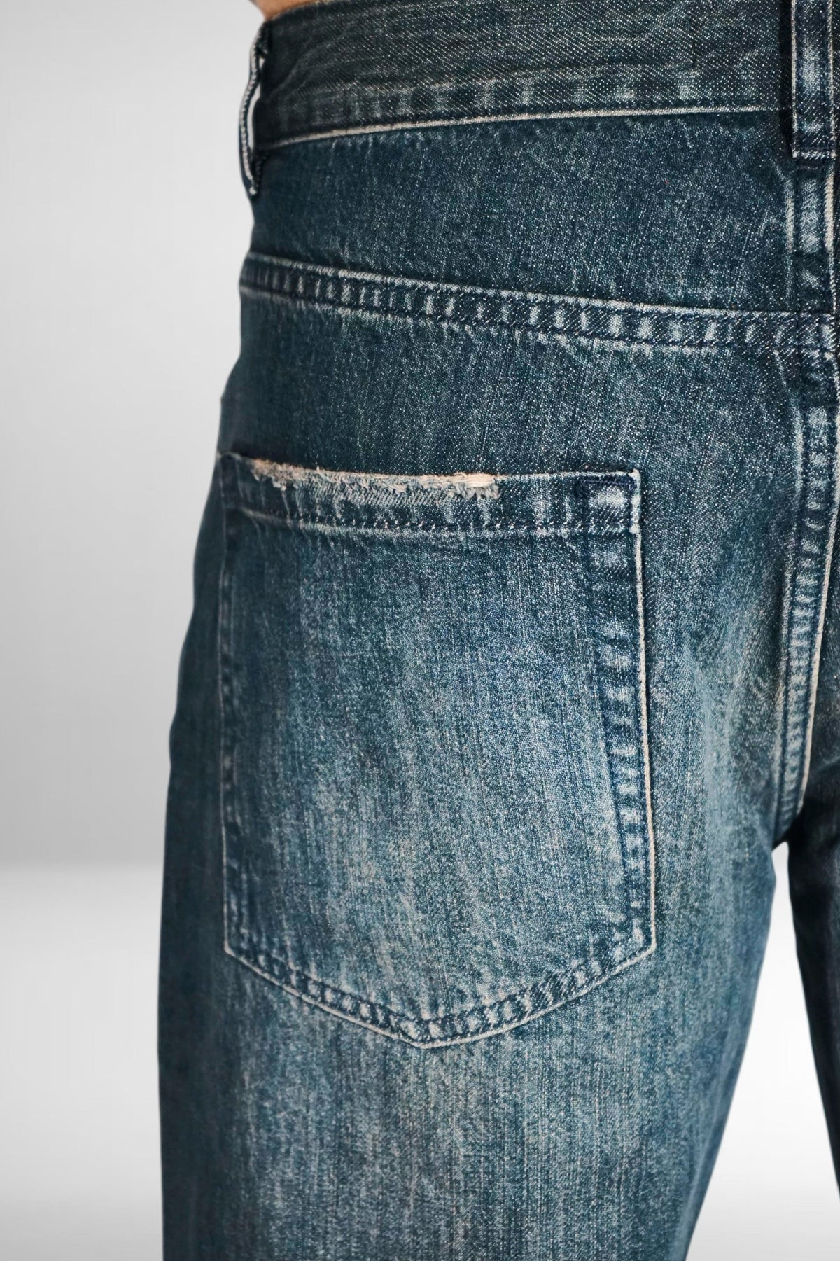 MEN’S DIRTY-WASH BAGGY JEANS