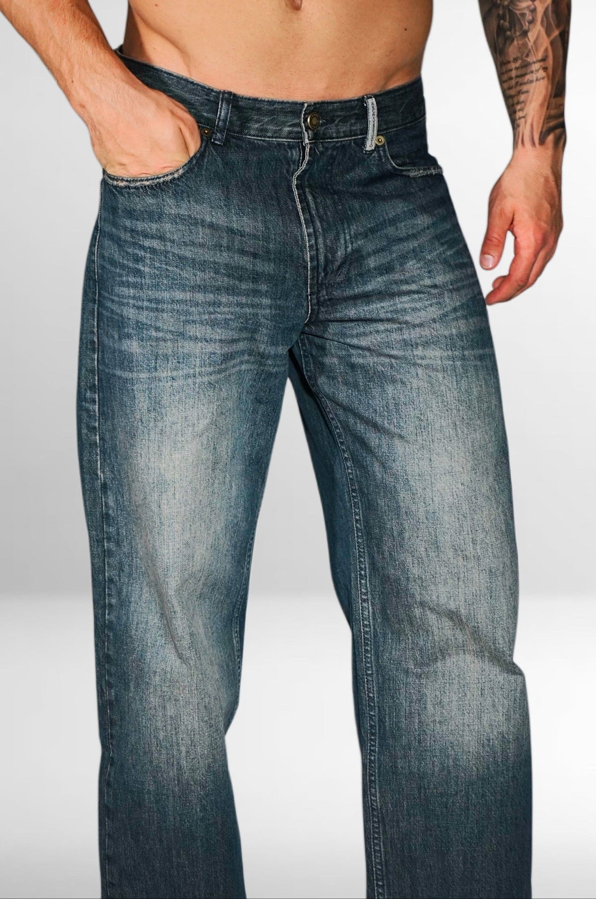 MEN’S DIRTY-WASH BAGGY JEANS